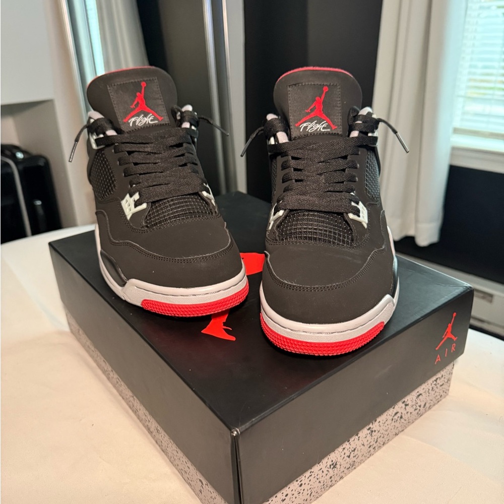 AIR JORDAN 4 RETRO | MEN:13 | WOMEN:14.5 BLACK/RED